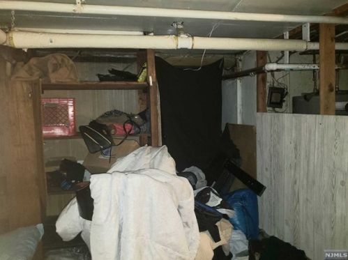 1290 Beaumont Ave, Teaneck NJ 07666-4901 exterior