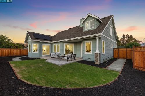 1711 Berrywood Dr, Concord CA 94521-2142 exterior