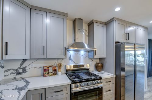 4043 44th Pl, Phoenix AZ  85018-5401 exterior