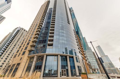 420 Waterside Dr, Chicago IL 60601-4700 exterior