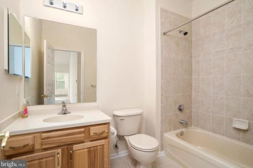 135 Burholme Dr, Trenton NJ 08691-3336 exterior