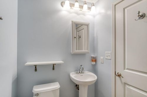 706 Cosmopolitan Dr, Atlanta GA 30324-3615 exterior