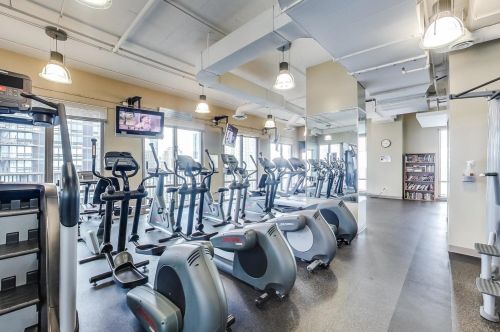 2 Erie St, Chicago IL  60611-2724 exterior