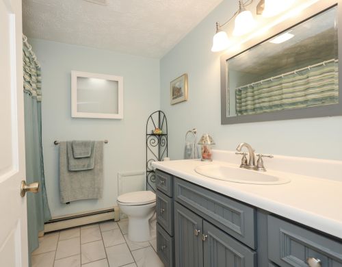 247 Elm St, Concord NH 03303-3322 exterior