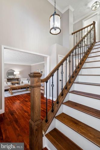 12524 Misty Water Dr, Herndon VA 20170-5702 exterior