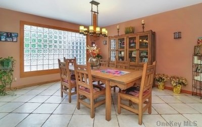 8 White Spruce Cir, Commack NY 11725-4323 exterior