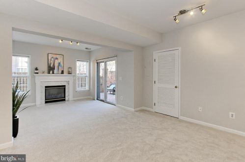 4999 Murtha St, Alexandria VA 22304-8612 exterior