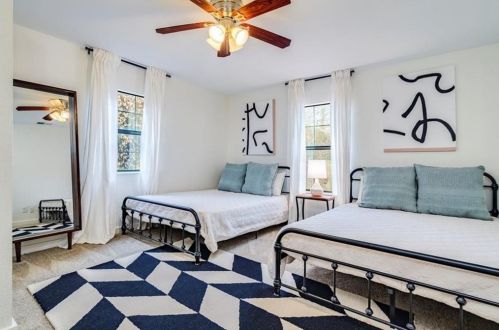 1307 Cesar Chavez St, Austin TX 78702-4403 exterior