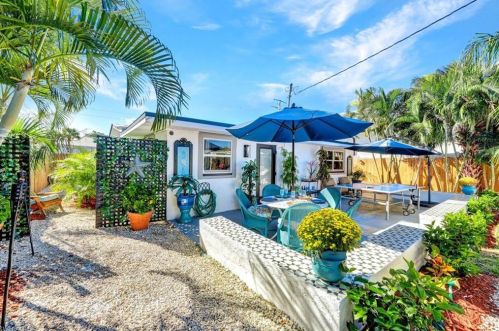 821 91 Ave, Naples FL 34108-2426 exterior