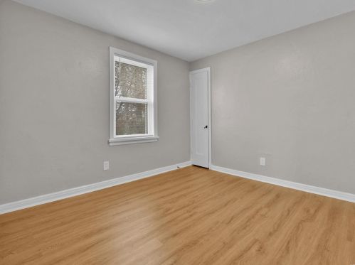 1701 Korando Ave, Saint Louis MO 63114-2425 exterior