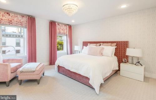 2109 Locust St, Philadelphia PA 19103-4802 exterior