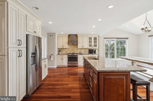 114 Woodview Ln, Riverton NJ  08077-3218 exterior