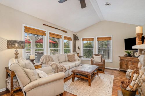 3272 Thorncrest Dr, Grand Rapids MI 49546-7353 exterior