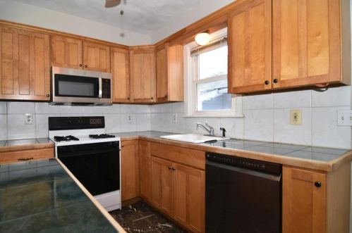 41 Lennon St, Providence RI 02908-1914 exterior