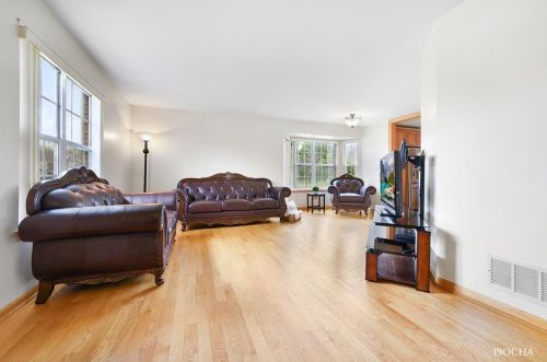 1155 Buckingham Dr, Carol Stream, IL 60188-4312