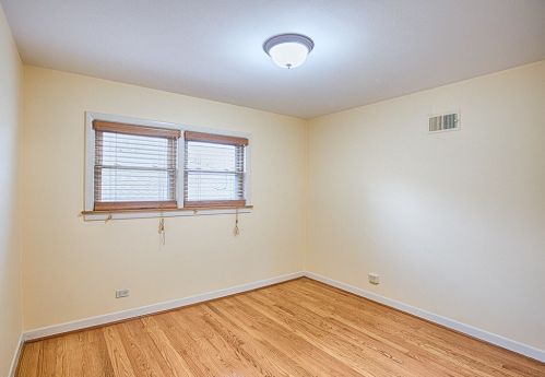 4668 Devon Ave, Chicago IL 60712-4420 exterior