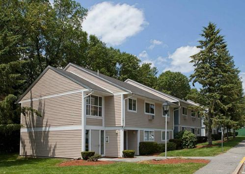 121 Rock Ridge Dr, Woonsocket RI  02895-2513 exterior