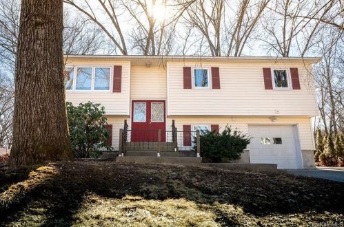 6 Ricky Ln, Poughkeepsie, NY 12601-5602