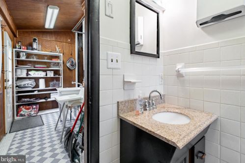 526 Girard Ave, Philadelphia PA 19130-1617 exterior