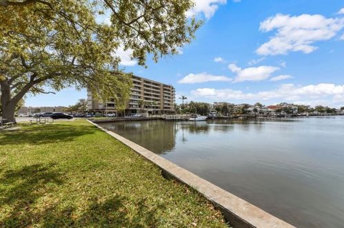 5701 Mariner St, Tampa FL 33609-3442 exterior