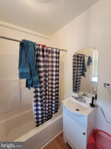 3535 8th St, Philadelphia PA 19140-4418 exterior