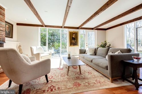 7804 Ridgecrest Dr, Alexandria VA 22308-1053 exterior