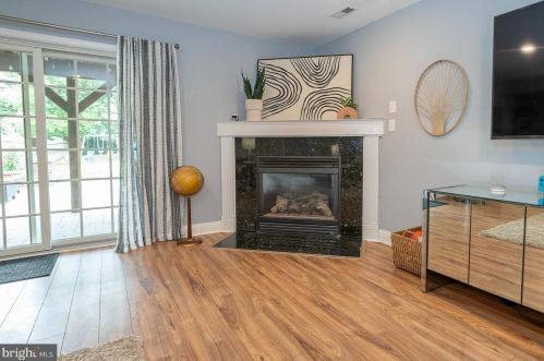 328 Lemonte St, Philadelphia PA 19128-4520 exterior