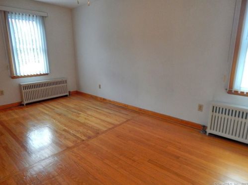 75 Smith St, Derby CT 06418-1217 exterior