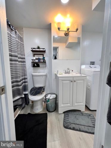 230 Comly St, Philadelphia PA 19120-1124 exterior