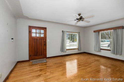 2533 Philo Ave, Meskegon MI 49441-1229 exterior