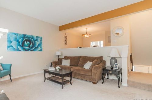 186 Metacomet Dr, Meriden CT 06450-3571 exterior