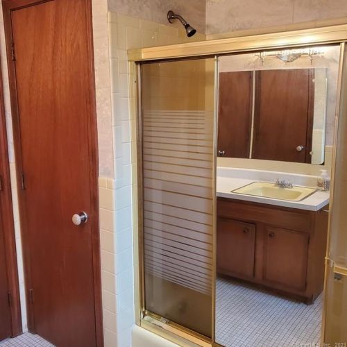 524 Prospect Hl Rd, Windsor CT 06095-1509 exterior