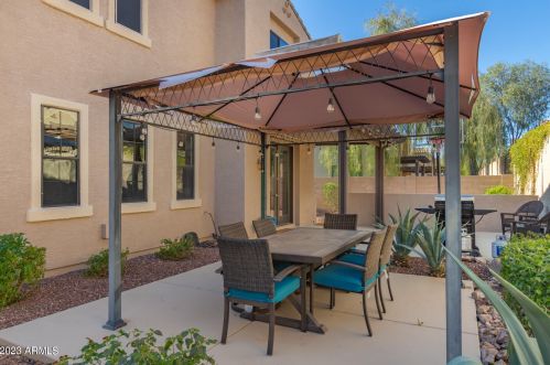 2376 Dusty Wren Dr, Phoenix AZ  85085-7032 exterior