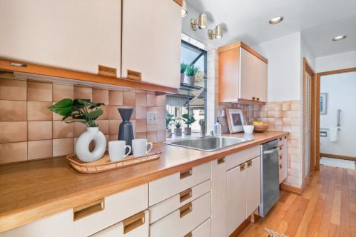 427 Riverview Ave, Capitola CA 95010-2757 exterior