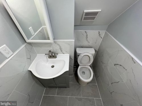 551 Gilham St, Philadelphia PA  19111-5230 exterior