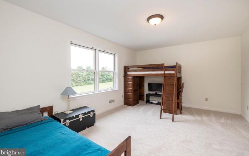 30 Hershey Dr, Pottstown PA 19465-8137 exterior