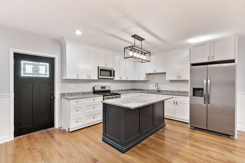 527 Ridgeway Ave, Chicago IL 60659-1117 exterior