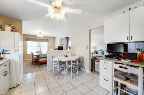 27 Joseph Dr, East Hanover NJ 07936-3579 exterior