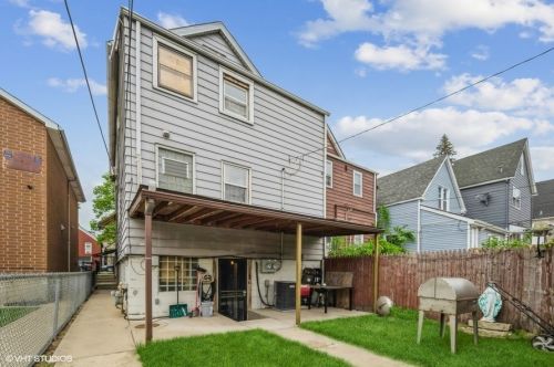 10041 Avenue, Chicago IL  60617-5915 exterior