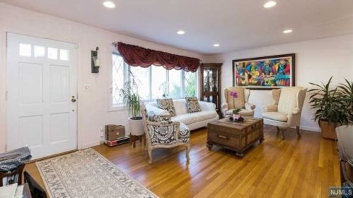 106 Pleasant St, Dumont NJ  07628-1320 exterior