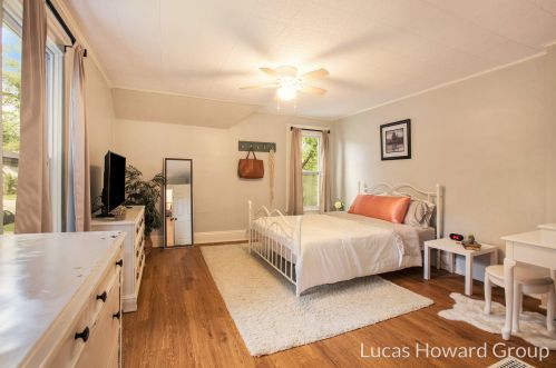 1896 5 St, Meskegon MI 49444-1009 exterior