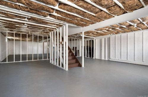 30 Woodcrest Dr, Armonk NY 10504-2904 exterior