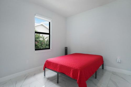 2571 41 Ave, Naples FL 34120-4882 exterior