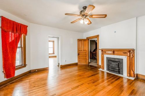 40 Bloomfield Ave, Windsor CT 06095-2303 exterior