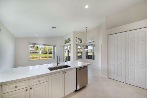 7303 Lahana Cir, Boynton Beach FL 33437-7174 exterior