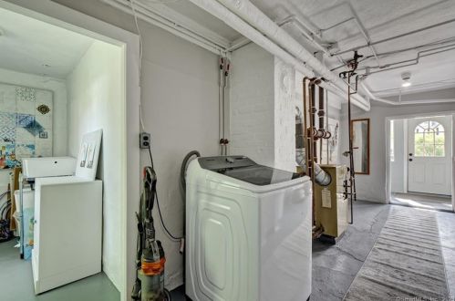 26 Ohear Ave, Enfield CT 06082-3635 exterior