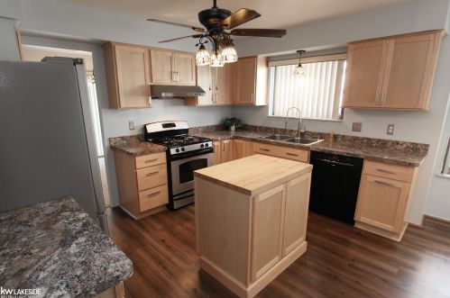 47793 Lexington Dr, Macomb Township MI 48044-2656 exterior