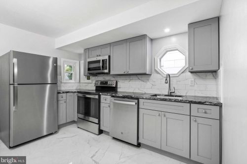 907 Mulberry St, Chester PA 19015-3045 exterior