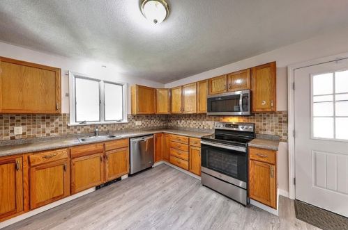 136 9th St, Providence RI 02906-2931 exterior