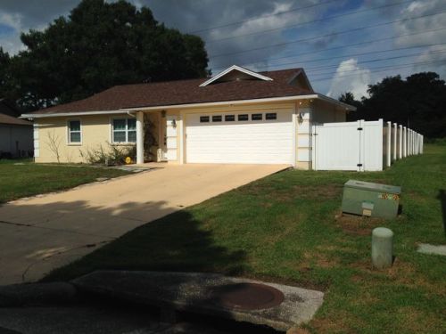 8054 Deerwood Cir, Tampa FL  33610-9557 exterior